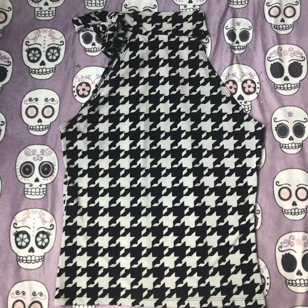 Houndstooth tie halter top